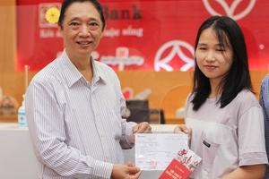 SeABank đỡ đầu 9 em học sinh nghèo hoàn thành tốt nghiệp THPT, 
trúng tuyển Đại học
