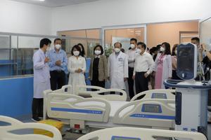 Vietcombank tài trợ 4,4 tỷ đồng thiết bị y tế trị cho Bệnh viện điều trị COVID-19 Trưng Vương