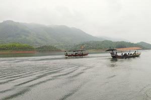 Xóa nghèo ở xã lòng hồ