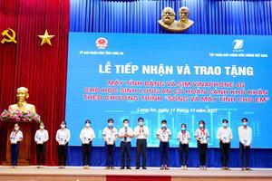 Tập đoàn VNPT cam kết hỗ trợ 37.000 máy tính bảng cho chương trình “Sóng và máy tính cho em”
