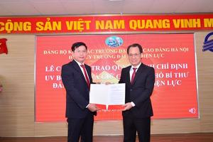 Công bố và trao quyết định chức danh Phó Bí thư Đảng ủy Trường Đại học Điện lực

