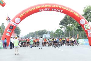 Tranh tài hấp dẫn ở chặng 2 giải đua xe đạp Bình Dương tranh Cup Number 1