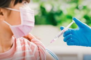 Tiến hành các thủ tục để mua vaccine cho trẻ 5-11 tuổi