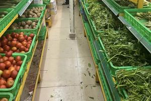 Mùng 2 Tết, thị trường tiêu thụ chủ yếu là rau xanh, thịt, cá