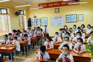 Học sinh tiểu học và lớp 6 ngoại thành Hà Nội đến trường từ 10/2