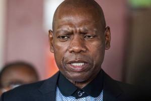 Cựu Bộ trưởng Y tế Zweli Mkhize dính líu bê bối tham nhũng khác