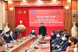 Vietcombank tặng sổ BHXH, thẻ BHYT cho người dân có hoàn cảnh khó khăn