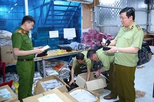 Khởi tố Cục trưởng Cục Quản lý thị trường và hai Phó đội trưởng Đội 3