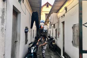 Người lao động vui mừng khi được Chính phủ hỗ trợ tiền thuê nhà