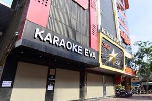 Hà Nội mở cửa quán karaoke, massage, bar từ 0h ngày 8/4