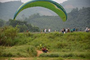 Hòa Bình: Bay trên “trời mây Xứ Mường”
