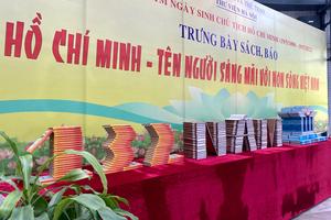 Trưng bày sách, báo “Hồ Chí Minh - Tên Người sáng mãi với non sông Việt Nam”