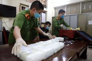 Ba án tử hình cho 3 đối tượng vận chuyển gần 60 cân ma túy “đá” về Hà Nội