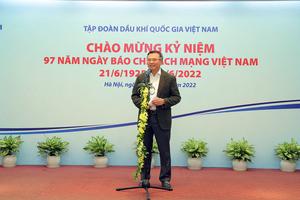 Petrovietnam trao tặng Kỷ niệm chương "Vì sự nghiệp Dầu khí" cho các nhà quản lý báo chí, nhà báo