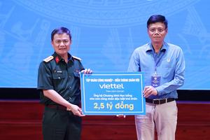 Viettel tặng 2,5 tỷ đồng học bổng cho con công nhân có hoàn cảnh đặc biệt khó khăn, mồ côi do COVID-19