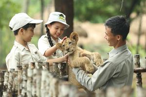 Chuyện ít người biết về những “bảo mẫu” động vật hoang dã tại Vinpearl Safari Phú Quốc
