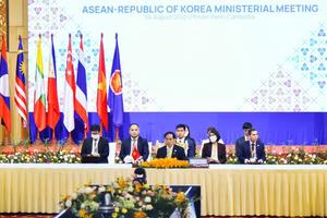 Coi trọng quan hệ, ủng hộ vai trò trung tâm của ASEAN