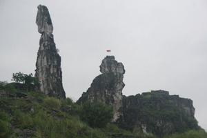 Hòn Vọng Phu bị “thiên lôi” đánh sạt