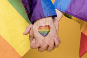 Chấn chỉnh công tác khám, chữa bệnh đối với người đồng tính, song tính và chuyển giới