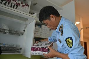 
Kiểm tra, phát hiện kho thuốc có dấu hiệu nhập lậu