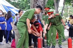 Hoàn Kiếm – Hà Nội: Huấn luyện kỹ năng PCCC cho người dân và học sinh, sinh viên 