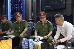 ​

Hà Nội đình chỉ 326 quán karaoke vi phạm quy định phòng cháy chữa cháy