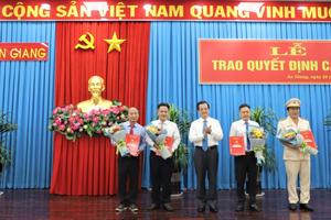 An Giang: Trao quyết định cán bộ thuộc diện Ban Thường vụ Tỉnh ủy quản lý