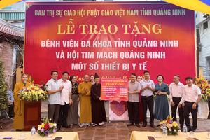 Phật giáo Quảng Ninh trao tặng thiết bị y tế trên 1 tỷ đồng