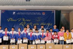 “VinaPhone kết nối yêu thương - Đông ấm cho em” tại Kim Bôi, Hòa Bình