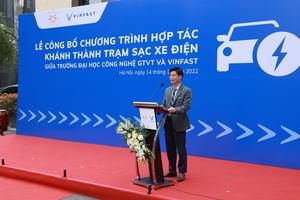 Trường đại học công lập đầu tiên tại Hà Nội lắp đặt trạm sạc ô tô điện
