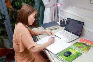 Thức khuya soạn giáo án với nước tăng lực Number 1 