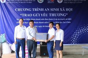 Tuổi trẻ ngành Điện “Trao gửi yêu thương” đến các hộ nghèo, học sinh nghèo vượt khó tại Lai Châu