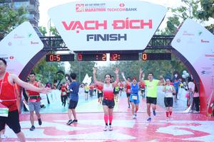 Hơn 12.000 vận động viên tham gia giải marathon quốc tế Hồ Chí Minh Techcombank 