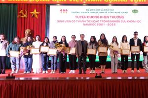 Tuyên dương hơn 9.000 sinh viên tiêu biểu