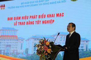 Trường Đại học Kinh doanh và Công nghệ Hà Nội trao bằng tốt nghiệp cho gần 300 sinh viên khối sức khỏe