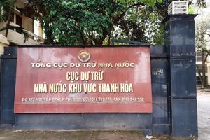 Bắt quả tang 4 cán bộ đánh bạc