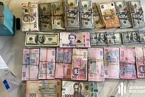 Ukraine: Tìm thấy nhiều đồng hồ, xe hơi và tiền mặt trong cuộc đột kích chống tham nhũng 