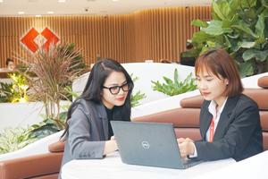 Giảm tốc để bền vững, hay chớp thời cơ để tăng trưởng nóng?
