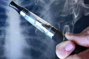 Tăng cường kiểm tra, phát hiện và xử lý nghiêm việc mua, bán, sử dụng thuốc lá điện tử