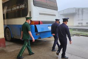 Phạt 30 triệu đồng nam thanh niên mang "hàng cấm" qua biên giới