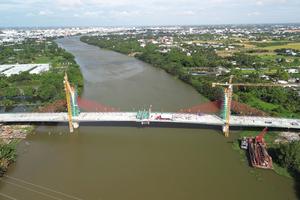 Long An: Hợp long cầu bắc qua sông Vàm Cỏ Tây