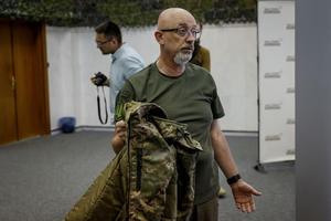 Tổng thống Ukraine đề nghị thay thế Bộ trưởng Quốc phòng