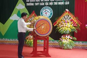 Phó Chủ tịch nước Võ Thị Ánh Xuân dự lễ khai giảng năm học mới tại huyện Ngọc Lặc