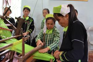 Lạng Sơn:
Khai giảng Lớp truyền dạy thực hành nghề thêu, dệt thổ cẩm dân tộc