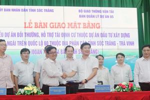 Sóc Trăng: Bàn giao mặt bằng dự án đầu tư xây dựng cầu Đại Ngãi 