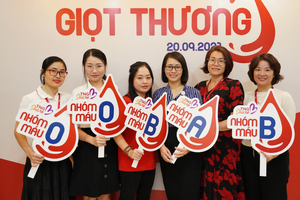 Người TNG Holdings Vietnam mang “giọt thương” gửi vào ngân hàng máu