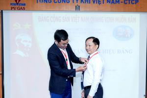 Lễ trao tặng Huy hiệu 30 năm tuổi đảng cho đảng viên Đảng bộ Cơ quan điều hành Tổng công ty Khí Việt Nam