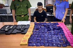 Bắt giữ đối tượng sử dụng súng để mua bán ma túy từ biên giới