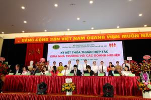 Trường Đại học Kinh doanh và Công nghệ Hà Nội ký kết thỏa thuận hợp tác với các doanh nghiệp tạo việc làm cho sinh viên