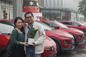 Chủ xe VF 6 đầu tiên bất ngờ với tốc độ bàn giao của VinFast